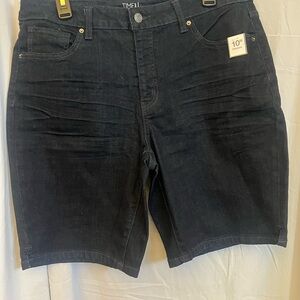 NWT SZ 14 Time and Tru Women’s Bermuda Short